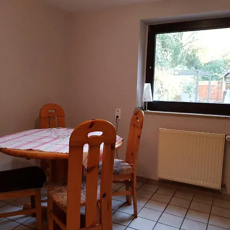 Apartment 2 Zi-appartment Mit Gartennutzung *