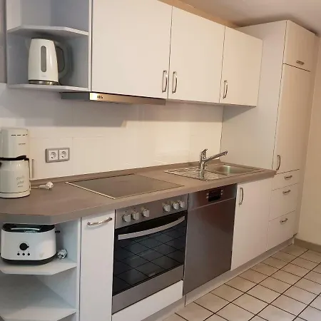 Apartment 2 Zi-appartment Mit Gartennutzung *